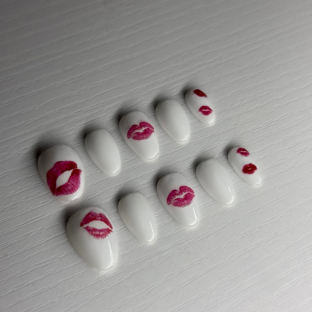 Lip Print Nail Art Set - White and Red